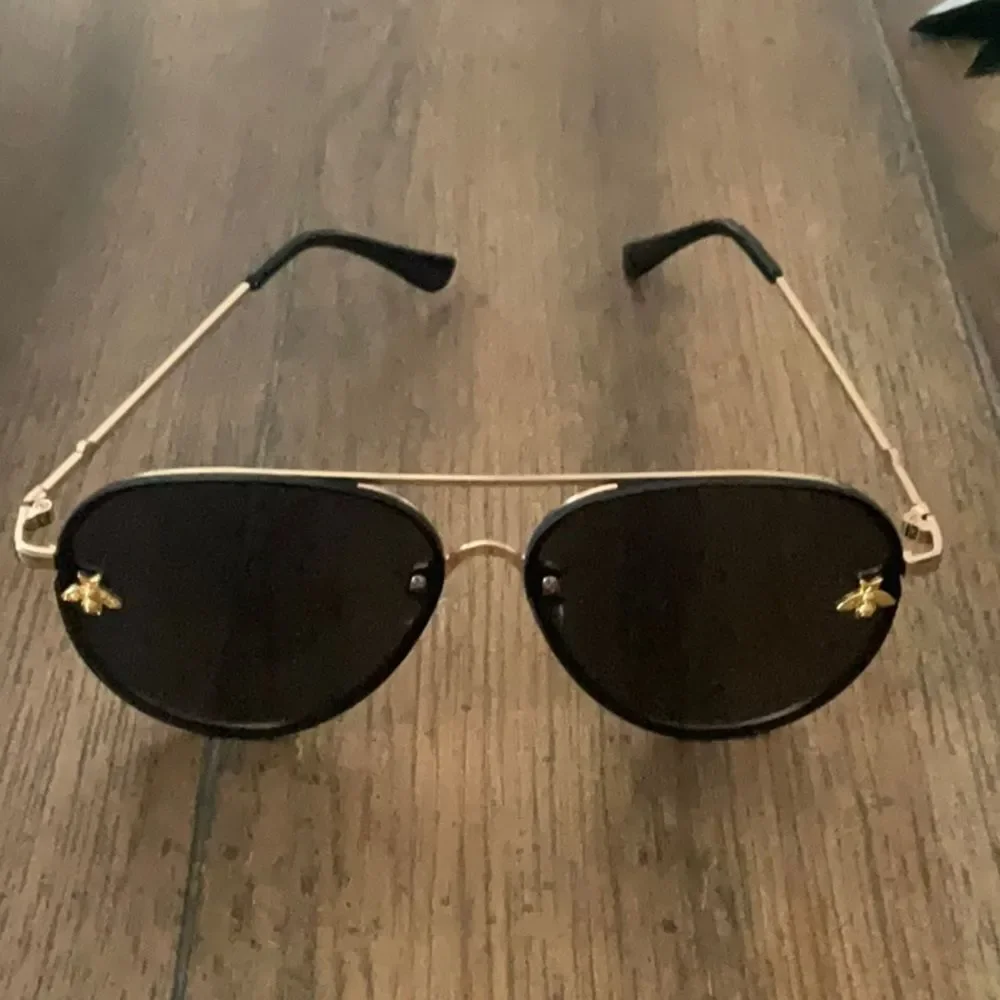 NEW! *Bee* Goldtone Designer-Style Sunnies Sunglasses